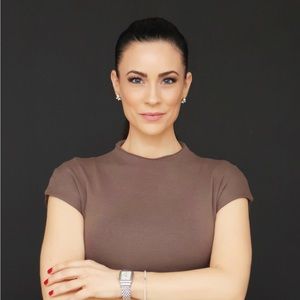 Meet your Posher, Crystal